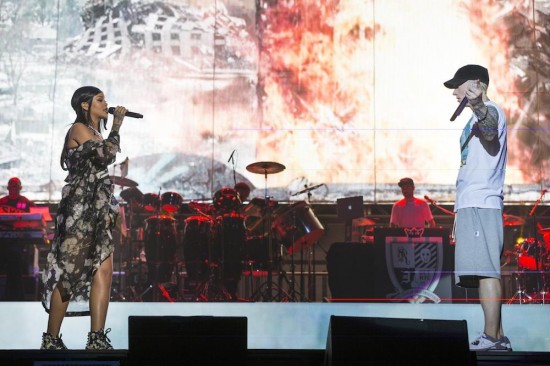 100 - Eminem feat Rihanna Warm up for the monster tour. Thank you Lollapalooza 2014