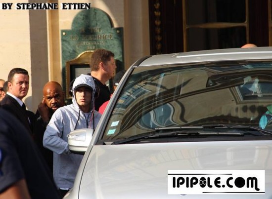 Eminem покидает отель Le Meurice в Париже 22 августа Stade de France