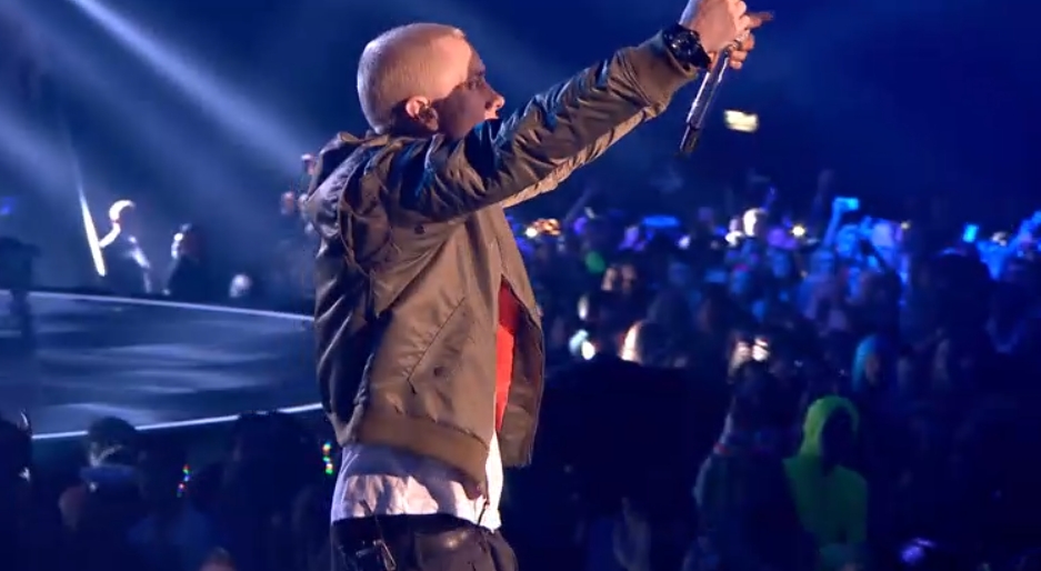 Eminem выступил на MTV EMA 2013 Rap God Berzerk