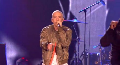 Eminem выступил на MTV EMA 2013 Rap God Berzerk