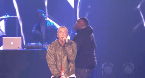 Eminem выступил на MTV EMA 2013 Rap God Berzerk