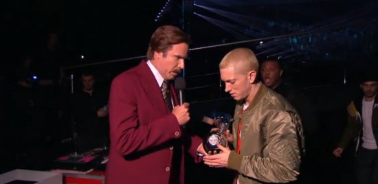Eminem выступил на MTV EMA 2013 Rap God Berzerk
