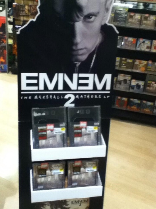 2013.11.05 - Рекламная стойка с альбомом Eminem MMLP2 в магазине