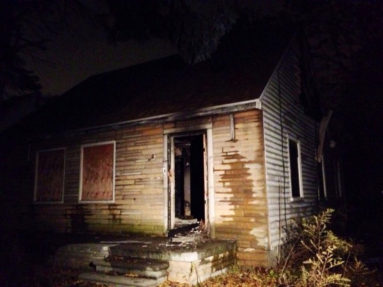 2013.11.08 - Eminem’s Childhood Home Caught In Fire