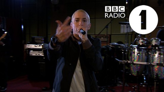 2013.11.19 - Eminem performs Berzerk exclusively for Zane Lowe at the BBC