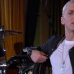 2013.11.23 – Eminem – Stan Live For BBC Radio 1