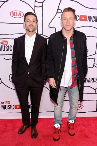 Фото-отчёт с красной дорожки YouTube Music Awards