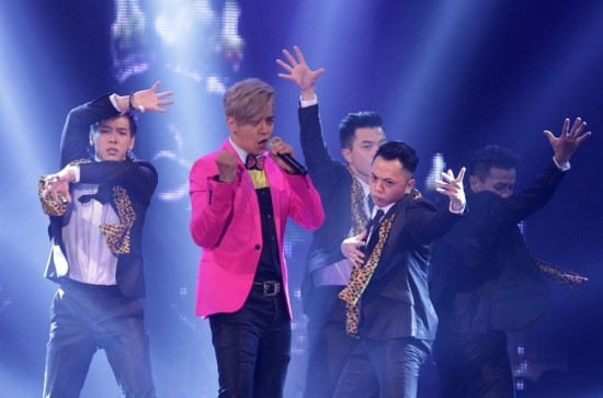 Show Lo from Taiwan perform during the 2013 Youtube Music Awards 2013, November 3, 2013 in Seoul, South Korea