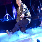 2014.04.14 — 05 — Eminem and Rihanna perform The Monster on stage during the 2014 MTV Movie Awards in Los Angeles