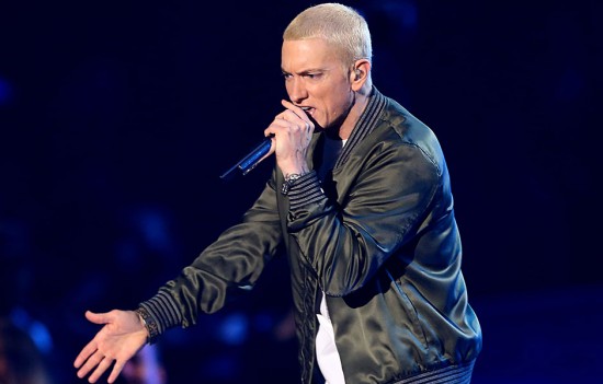 13 апреля 2014 года Eminem и Rihanna выступают с синглом The Monster в Лос-Анджелесе на MTV Movie Awards 2014