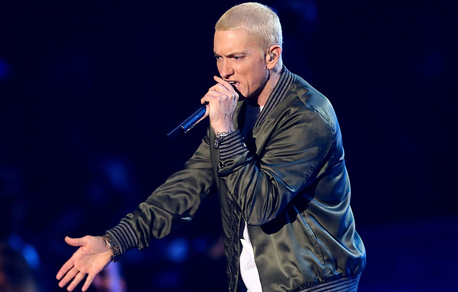 13 апреля 2014 года Eminem и Rihanna выступают с синглом The Monster в Лос-Анджелесе на MTV Movie Awards 2014