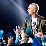 2014.04.14 – 07 – Eminem and Rihanna perform The Monster on stage during the 2014 MTV Movie Awards in Los Angeles