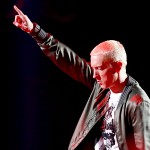 2014.04.14 – 09 – Eminem and Rihanna perform The Monster on stage during the 2014 MTV Movie Awards in Los Angeles