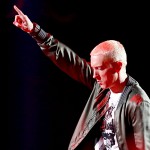 2014.04.14 — 09 — Eminem and Rihanna perform The Monster on stage during the 2014 MTV Movie Awards in Los Angeles