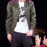 2014.04.14 — 09 — Eminem and Rihanna perform The Monster on stage during the 2014 MTV Movie Awards in Los Angeles 2