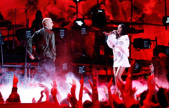 13 апреля 2014 года Eminem и Rihanna выступают с синглом The Monster в Лос-Анджелесе на MTV Movie Awards 2014