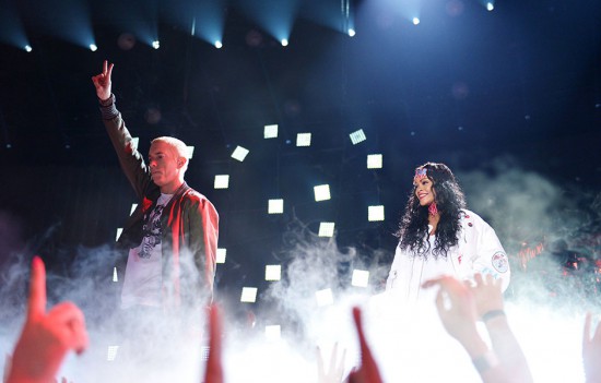 13 апреля 2014 года Eminem и Rihanna выступают с синглом The Monster в Лос-Анджелесе на MTV Movie Awards 2014