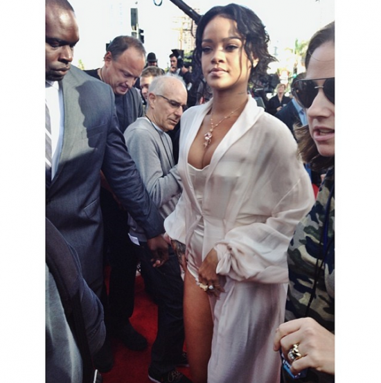 2014.04.14 - Rihanna Красная дорожка MTV Movie Awards 2014