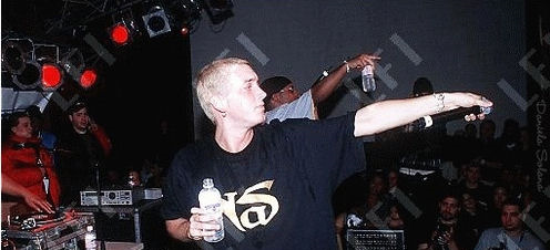 Vintage-Photo-of-Eminem-Wearing-a-Nas-T-Shirt[1]