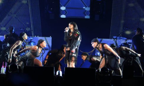 Eminem and Rihanna at The Monster Tour (Rose Bowl 7 aug 2014) 01