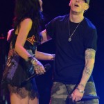 Eminem и Rihanna на The Monster Tour (Rose Bowl 7 августа 2014) 01
