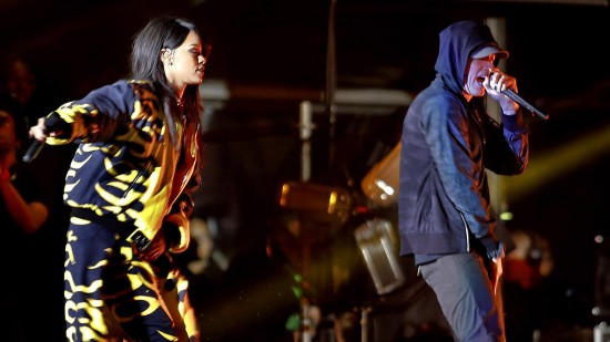 Eminem и Rihanna начали свой The Monster Tour на стадионе Роуз Боул