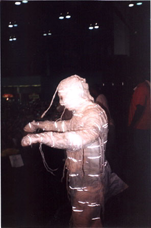 Это последний раз, когда он переодевался в мумию. Стокгольм» / Last known pic of the Mummy. He took off in Stockholm