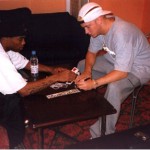 Пруф и Эм подписывают наклеечки / Proof & Em signing stickers