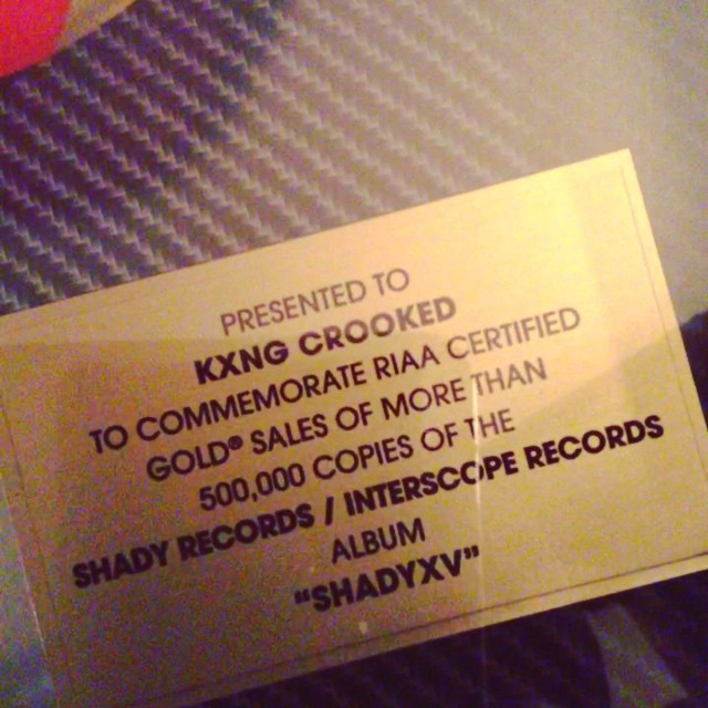 2015.01.01 - Crooked I получил золотой сертификат альбома «SHADYXV» от RIAA