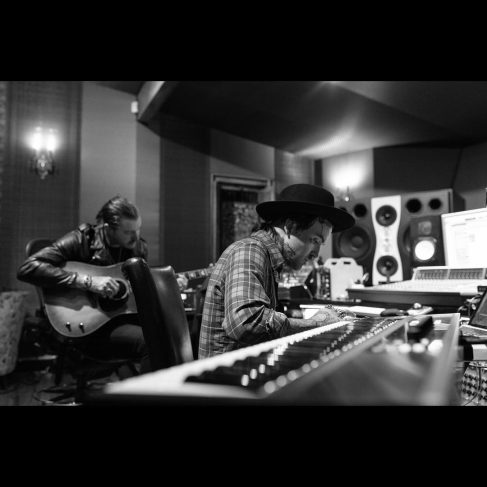 Yelawolf Trial By Fire Bones Owens и DJ Klever