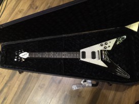 Гитара Epiphone Flying V Yelawolf Bones Owens и DJ Klever