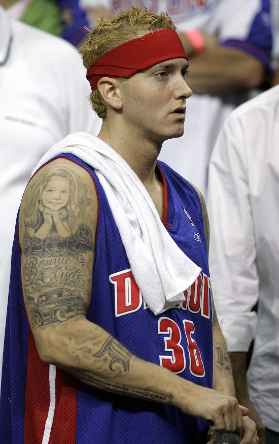 Eminem играет в баскетбол