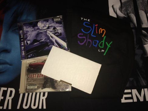 Переиздание альбома «The Slim Shady LP» на кассетах с автографом Эминема