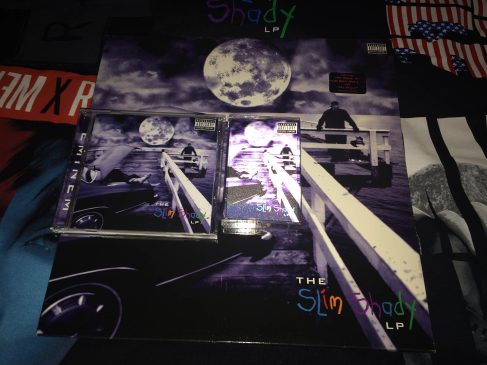 Переиздание альбома «The Slim Shady LP» на кассетах с автографом Эминема