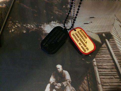 [Распаковка] Eminem X Good Wood: коллекционные жетоны из древесины с руин дома детства Эминема