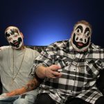 Shaggy 2 Dope и Violent J из Insane Clown Posse показывают родителям, что происходит, если вы неправильно избавляетесь от красок, содержащих свинец