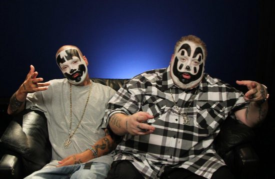 Shaggy 2 Dope и Violent J из Insane Clown Posse показывают родителям, что происходит, если вы неправильно избавляетесь от красок, содержащих свинец