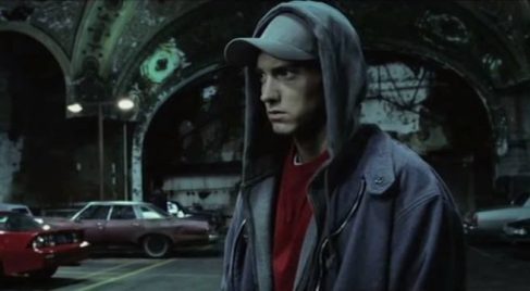 Да-да народ! Ваш местный рэпер (официально известный как Маршалл Мэтерс) празднует сегодня свой 44 год на Земле!