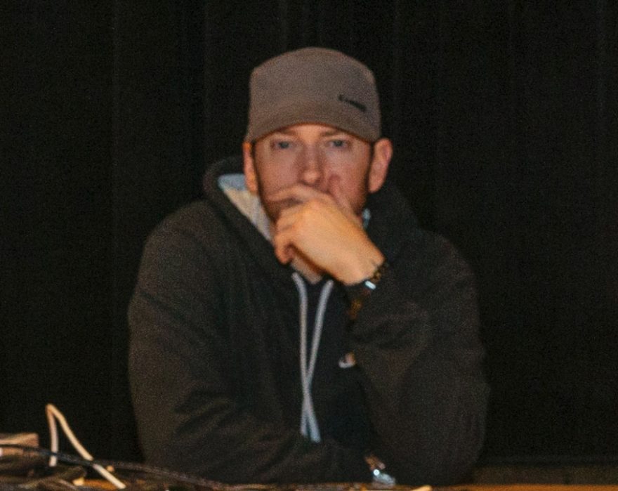 Eminem отпустил бороду и записал интро для трека Hall N’ Nash