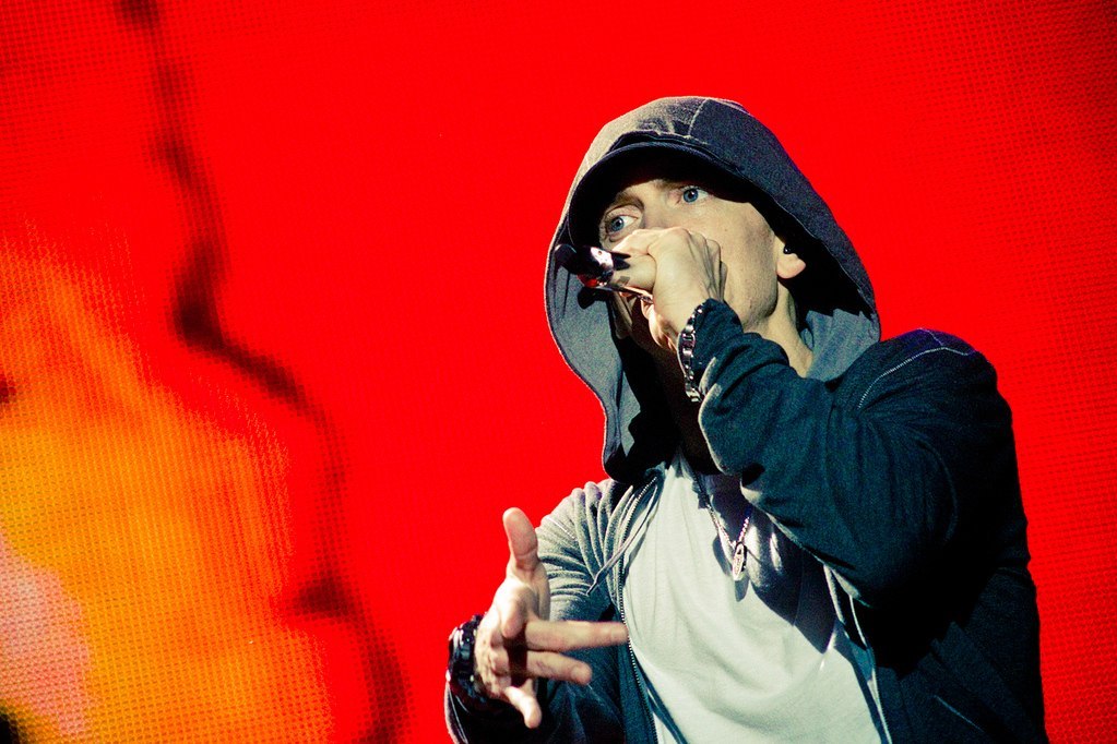 Восьмой студийный альбом Эминема «The Marshall Mathers LP 2», вышедший в 2013-ом году, получил четвёртый платиновый сертификат от RIAA.