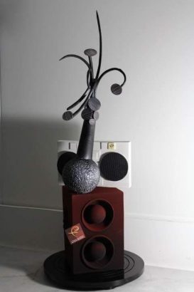 Французский кондитер посвятил Эминему свою фигуру из шоколада