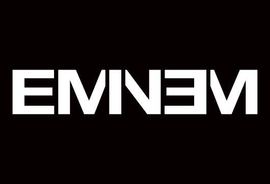 «Меня попросили придумать новый логотип для Эминема. Это очень знаковое событие и я решил сделать редизайн и обновить его», - пишет Mike.