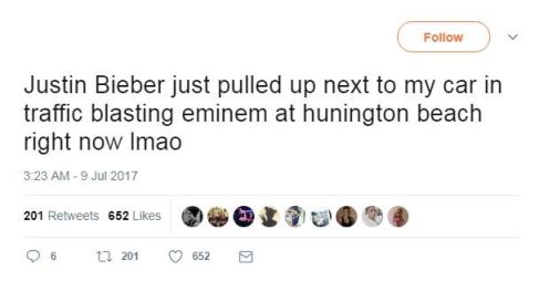 Джастин Бибер слушает «The Real Slim Shady» в своей машине