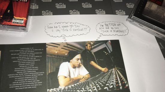 31 мая Eminem выпустил специальный мерчендайз к 15-летней годовщине своего альбома «The Eminem Show». В редакцию «Eminem.Pro» пришёл один из бандлов. Давайте распаковывать юбилейную капсулу от Эма