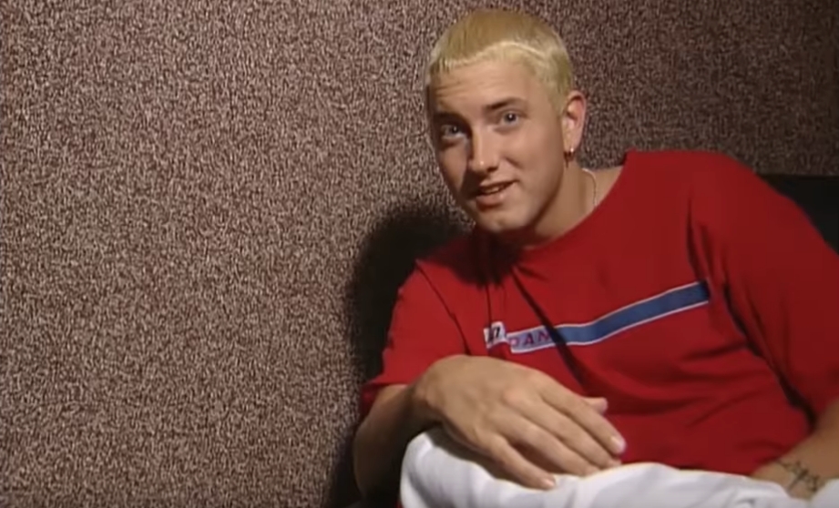 17 декабря 1999 года во время своего визита в Европу, Slim Shady в качестве гостя посетил передачу TRACKS и дал небольшое интервью