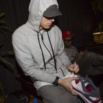 в 2013-ом году Eminem подписал для Small Steps Project пару кроссовок Nike, которые носил во время своего концерта на фестивале Pukkelpop в Бельгии