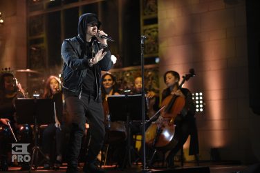SATURDAY NIGHT LIVE: Выступление Eminem'а и Skylar Grey, студия Studio 8H, Нью-Йорк, 18 ноября 2017.