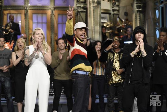 SATURDAY NIGHT LIVE: Музыкальный гость Eminem вместе со Skylar Grey и ведущим Chance the Rapper, 18 ноября 2017.