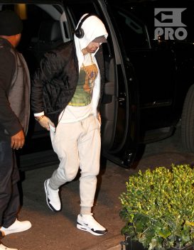 Rapper Eminem returns back to his hotel after spending some time in the recording studio in New York City. Real name Marshall Mathers is set to release his new album 'Revival' and will be performing on SNL on November 18th, 2017.
