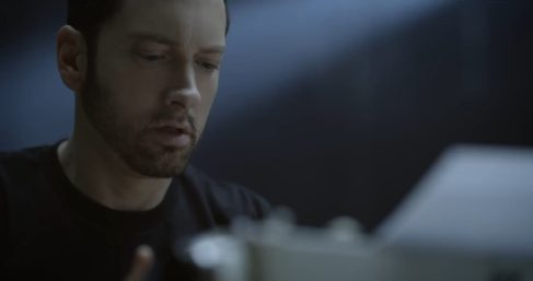 [Мировая премьера клипа] Eminem feat. Beyoncé — «Walk on Water»